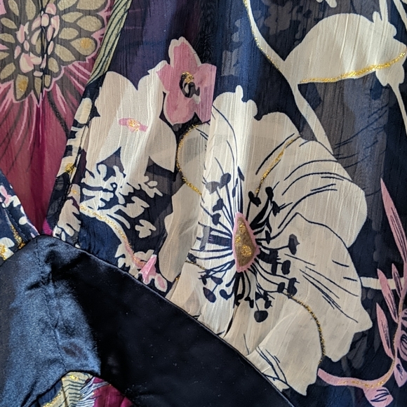 Sheer floral blouse - Picture 4 of 4